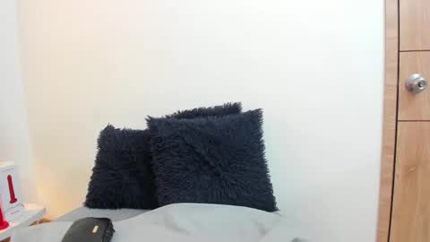 lizzie_williamss online show from 12.15.25