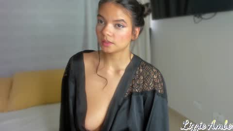 Snapshot of lizzieamber chatting on 01.14.25 lizzieamber online show from 01.14.25