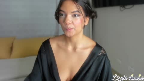 Snapshot of lizzieamber chatting on 01.22.25 lizzieamber online show from 01.22.25