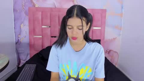 Snapshot of lizzmartin chatting on 01.11.25 Sweet Lizz online show from 01.11.25