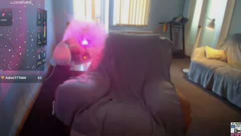 Snapshot of lizzycumm chatting on 06.17.26 lizzycumm online show from 06.17.26