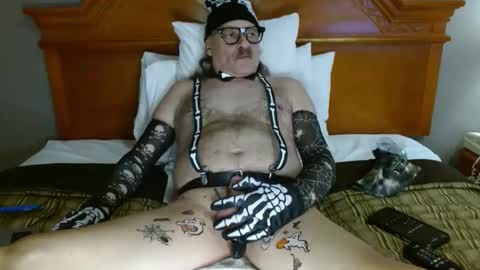 Snapshot of lnsideher69 chatting on 10.28.25 John online show from 10.28.25