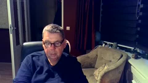 Snapshot of loebet chatting on 12.19.25 Loebet online show from 12.19.25