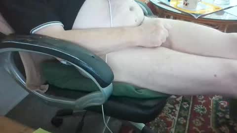 Snapshot of loewe39238 chatting on 10.15.25 loewe39238 online show from 10.15.25