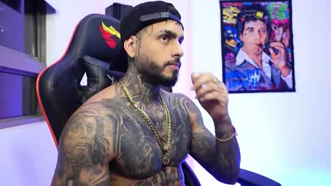 logan_hugh8 online show from 12.14.25