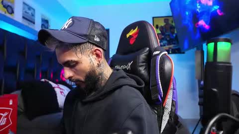 logan_hugh8 online show from 02.24.26