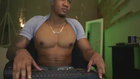Snapshot of logan_varela chatting on 07.25.26 logan_varela online show from 07.25.26