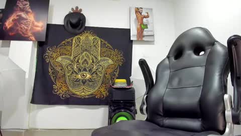 Snapshot of logan_whitters01 chatting on 02.15.25 LOGAN WHITTERS online show from 02.15.25