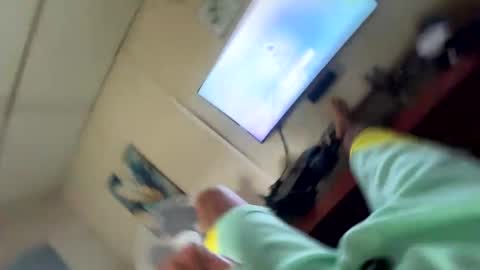 Snapshot of logandaimond chatting on 12.14.25 logandaimond online show from 12.14.25