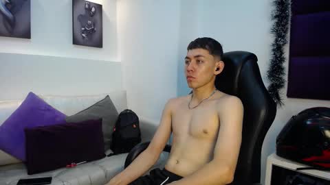 Loganfoster  online show from 12.21.25