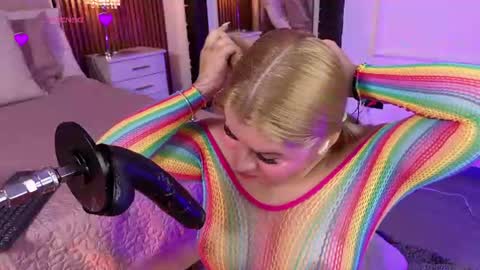 Snapshot of lolaangellx chatting on 06.10.26 Lola Angel online show from 06.10.26