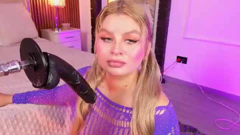 Snapshot of lolaangellx chatting on 06.17.26 Lola Angel online show from 06.17.26