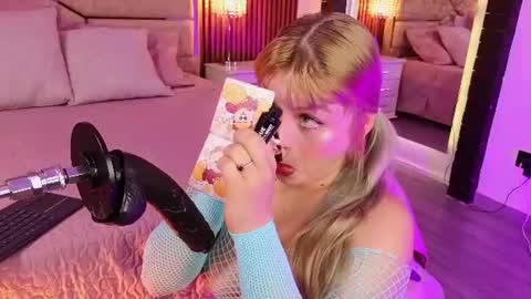 Snapshot of lolaangellx chatting on 06.23.26 Lola Angel online show from 06.23.26