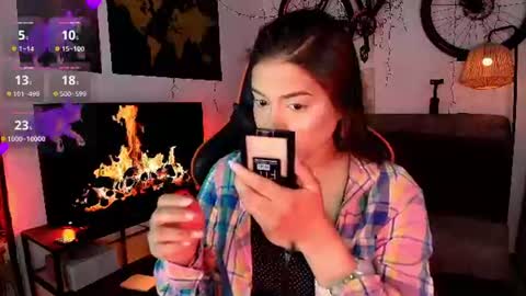 lolaasmith_21 online show from 06.10.26