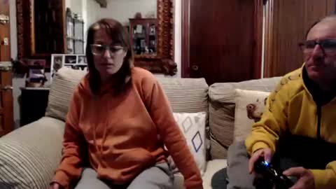 Snapshot of lolahueso chatting on 02.04.25 LOLA HUESO y ERIC online show from 02.04.25