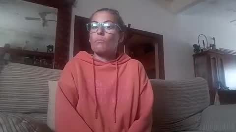 Snapshot of lolahueso chatting on 02.07.25 LOLA HUESO y ERIC online show from 02.07.25