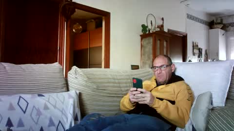 Snapshot of lolahueso chatting on 02.17.25 LOLA HUESO y ERIC online show from 02.17.25