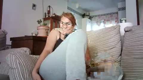 Snapshot of lolahueso chatting on 09.26.25 LOLA HUESO y ERIC online show from 09.26.25