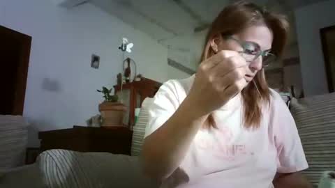 Snapshot of lolahueso chatting on 10.11.25 LOLA HUESO y ERIC online show from 10.11.25
