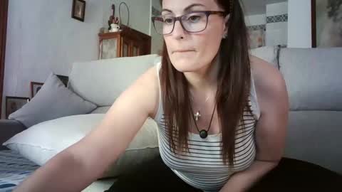 Snapshot of lolahueso chatting on 05.08.26 LOLA HUESO y ERIC online show from 05.08.26