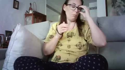 Snapshot of lolahueso chatting on 05.18.26 LOLA HUESO y ERIC online show from 05.18.26