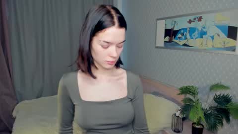 Snapshot of lolasoltren chatting on 12.20.25 Tsarina online show from 12.20.25