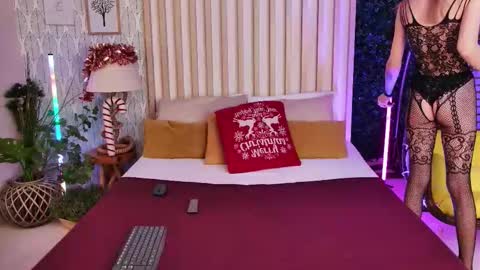 Snapshot of lolavixxen chatting on 12.17.25 Lola online show from 12.17.25