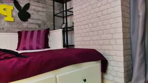 Snapshot of lolavixxen chatting on 12.20.25 Lola online show from 12.20.25