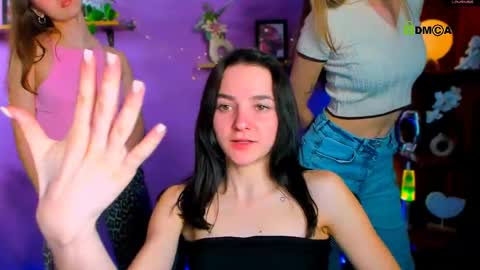 Snapshot of lole_ti chatting on 04.15.26 lole ti online show from 04.15.26