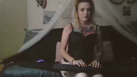 Lollipop Queen online show from 10.16.25