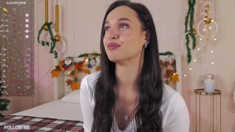 Snapshot of lolly_neal chatting on 01.14.25 Lolly online show from 01.14.25