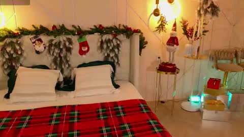 Snapshot of lolly_neal chatting on 01.12.26 Lolly online show from 01.12.26