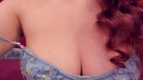 Snapshot of lolomercier chatting on 11.23.25 LoloMercier online show from 11.23.25