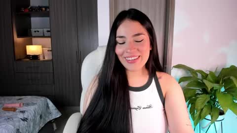Snapshot of loly_peach chatting on 01.08.26 Sarah online show from 01.08.26