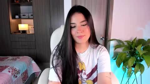 Snapshot of loly_peach chatting on 01.12.26 Sarah online show from 01.12.26