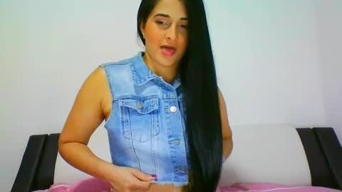 Snapshot of lomaslindosoyyo chatting on 02.08.25 estehfania online show from 02.08.25