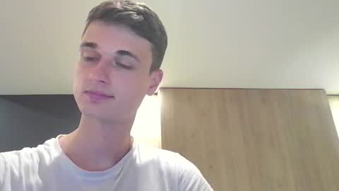 Snapshot of london_tomy chatting on 09.24.25 london_tomy online show from 09.24.25