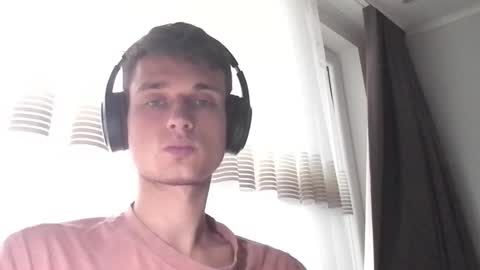 Snapshot of london_tomy chatting on 12.19.25 london_tomy online show from 12.19.25