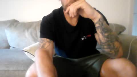 Snapshot of londonguy5678910 chatting on 06.20.26 londonguy5678910 online show from 06.20.26
