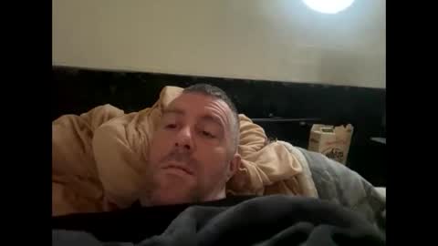 Snapshot of londonsbigbenxxx chatting on 12.17.25 londonsbigbenxxx online show from 12.17.25