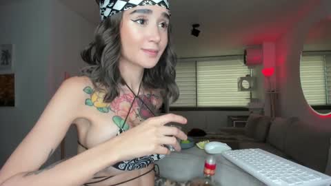 Snapshot of lonelly_lolly98 chatting on 02.02.25 SABRINA online show from 02.02.25