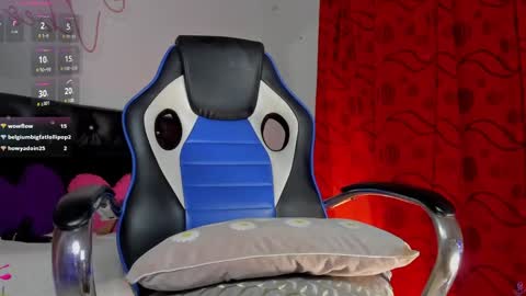 Snapshot of lonely_shewolf chatting on 02.08.25 Jennifer online show from 02.08.25