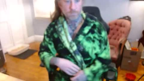 Snapshot of longhair021 chatting on 12.15.25 longhair online show from 12.15.25