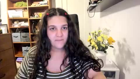 Snapshot of longhairbigbewbs chatting on 02.18.26 Rose online show from 02.18.26