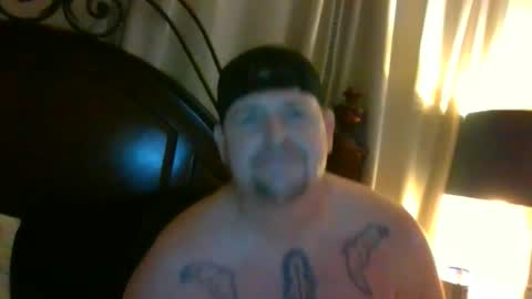 Snapshot of longlastingviking chatting on 10.24.25 longlastingviking online show from 10.24.25