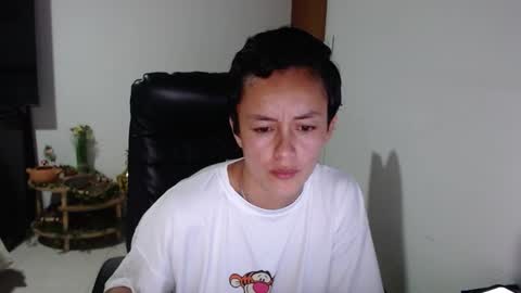 Snapshot of look_my_cam chatting on 10.29.25 lucy online show from 10.29.25