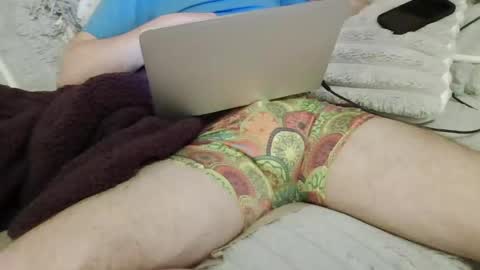 Snapshot of lookinatugirl chatting on 10.29.25 lookinatugirl online show from 10.29.25