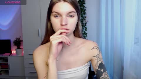 Snapshot of lookluna chatting on 11.21.25 Luna online show from 11.21.25