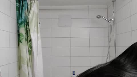 Snapshot of loolaunshaved chatting on 11.27.25 loolaunshaved online show from 11.27.25