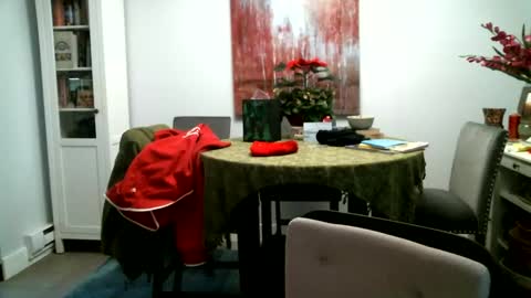 Snapshot of loop102 chatting on 01.28.25 loop102 online show from 01.28.25